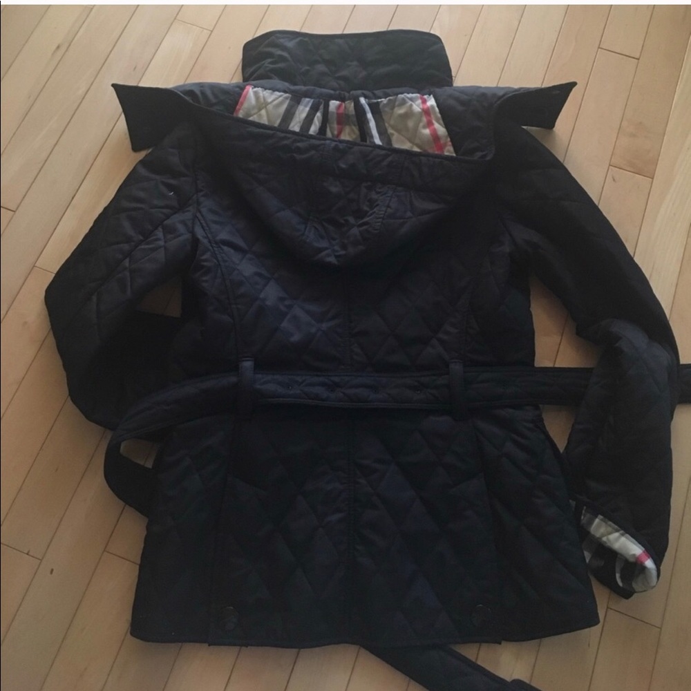 Burberry Quilted Black Jacket with Belt - Picture 4 of 6
